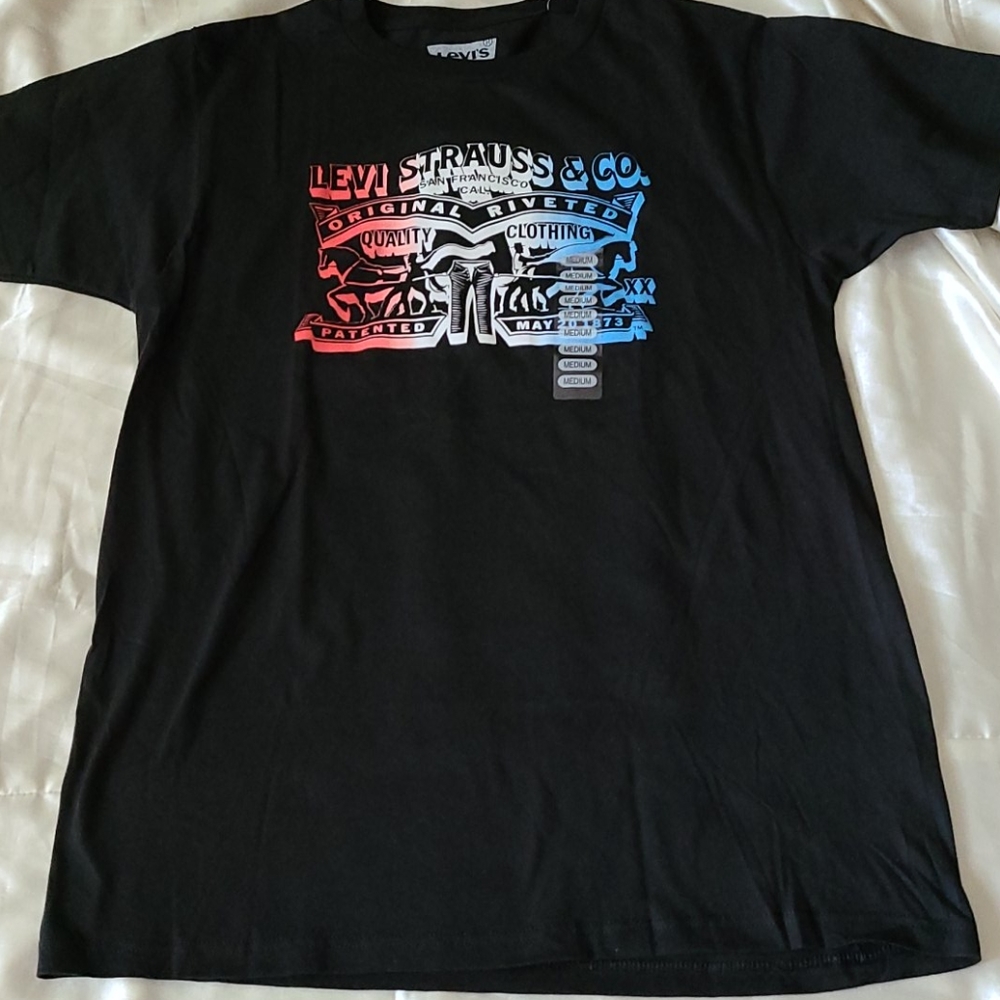 Levi's Graphic Tee- M